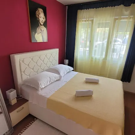 Apartment 3m *